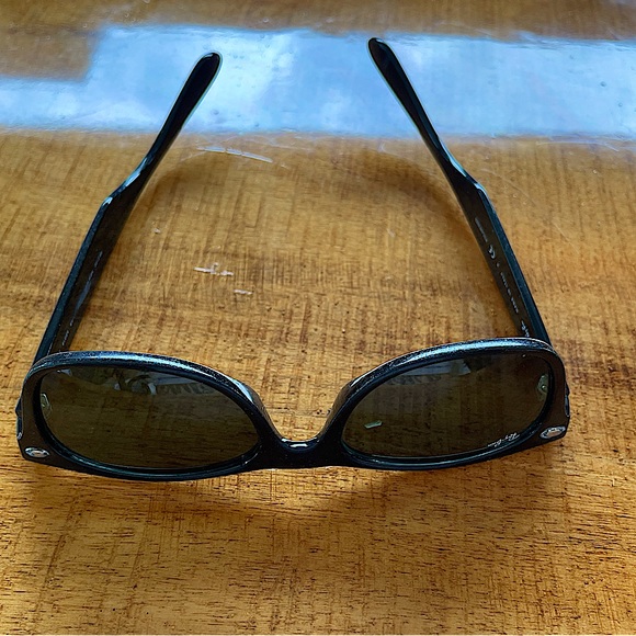 Ray-Ban “New Wayfarer 2132” Polarized Sunglasses, Unisex Style - Picture 10 of 11